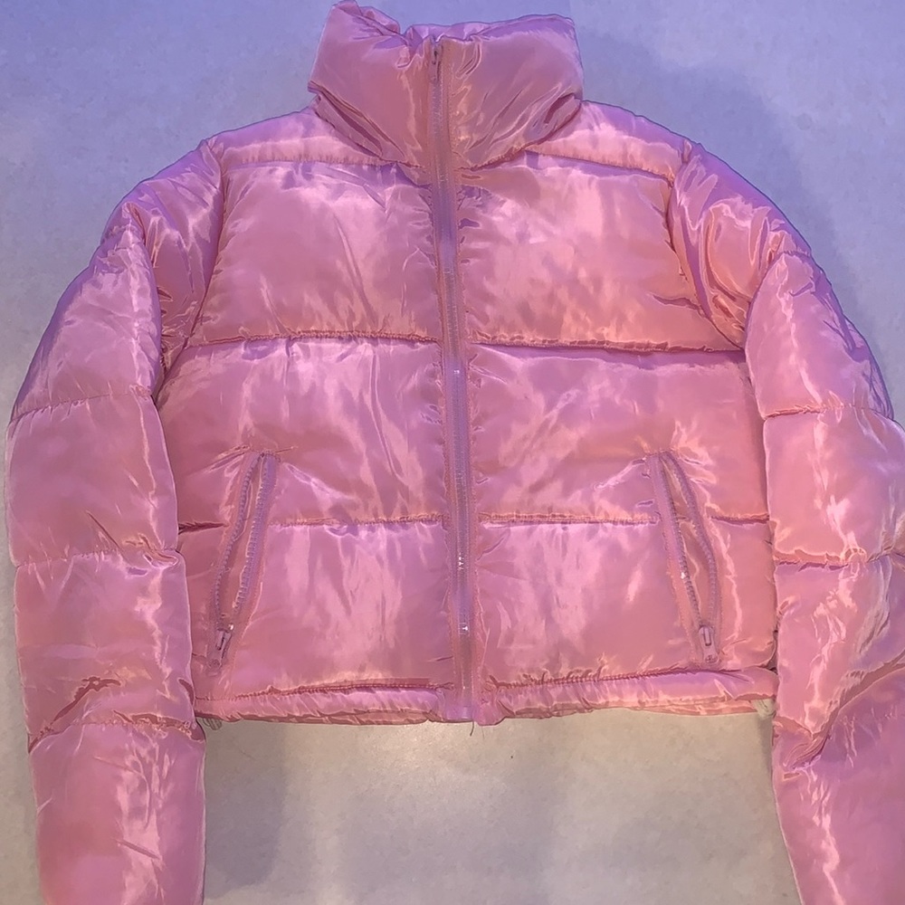 Brand: Hujoin, cropped hot pink puffer coat. Size Xs
